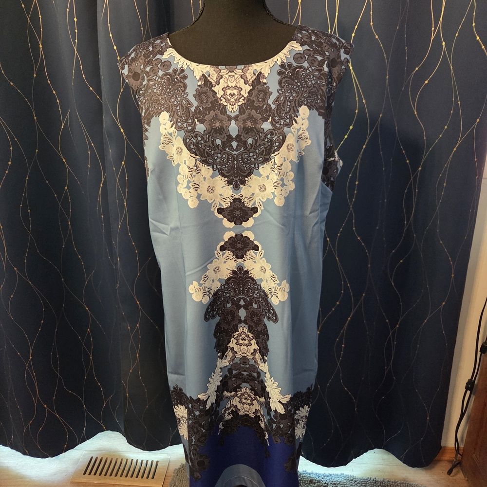 Elegant Blue and Cream Patterned Midi Dress